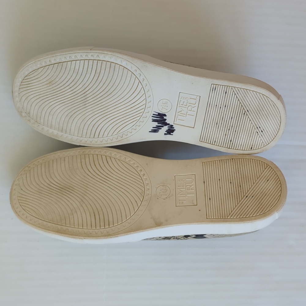 Time and Tru Memory Foam Faux Snakeskin Sneakers 7.5W Tan Black - Picture 5 of 16
